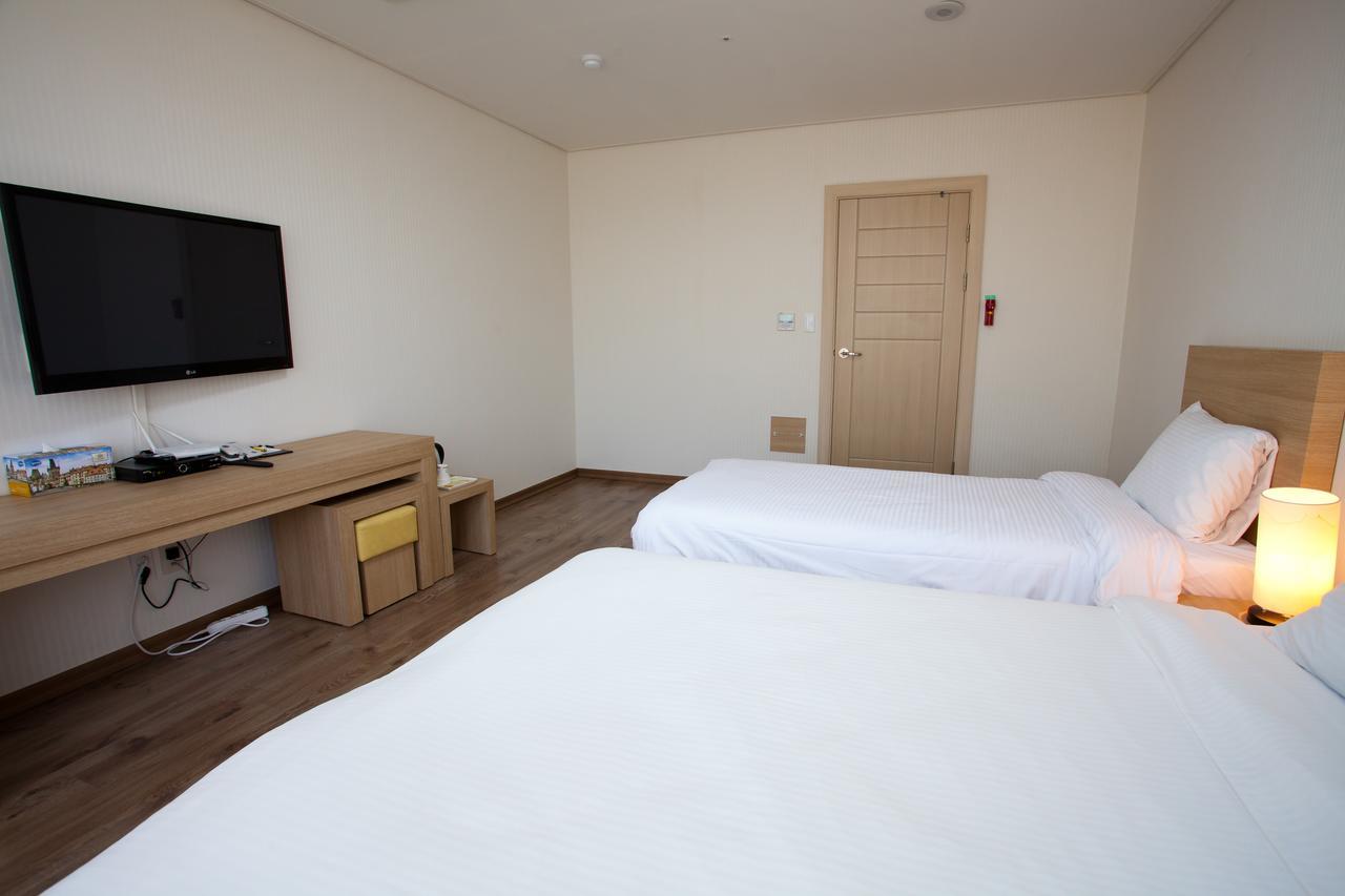 Elena Business Hotel Yeosu Exterior photo